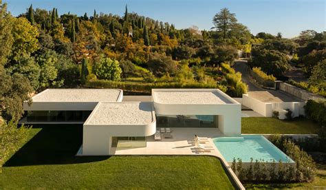 Fran Silvestre's Villa 18: Luxury Home in La Moraleja | urdesignmag