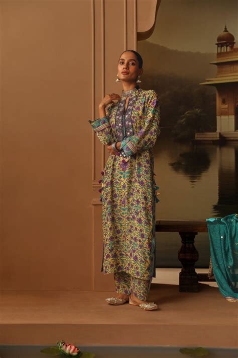 Tasha India | Experience a of block printing & contemporary silhouette