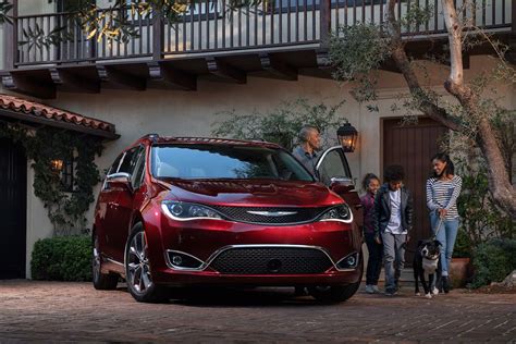 2017 Chrysler Pacifica Scores Impressive 28 MPG Highway - autoevolution