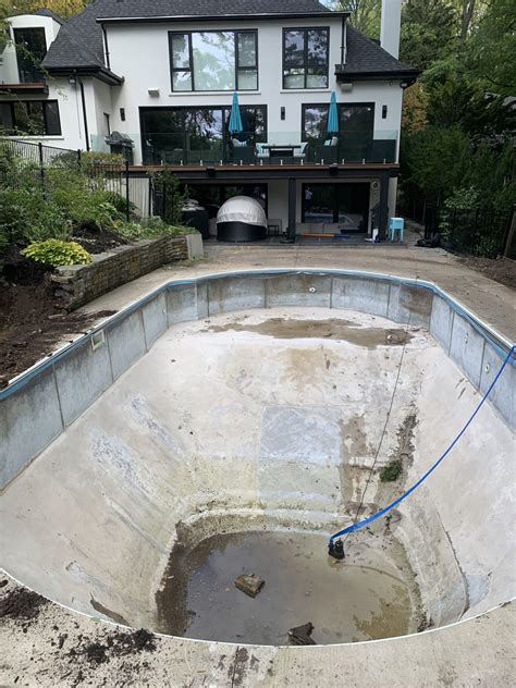 Swimming Pool Installation in Toronto | Custom Pool designs