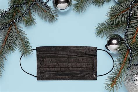 Christmas or new year background with coronavirus mask | Premium Photo