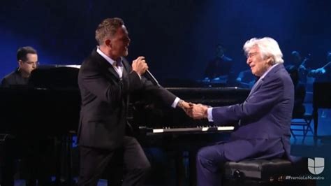 El emocionante homenaje de Manuel Alejandro en los Premios Lo Nuestro ...