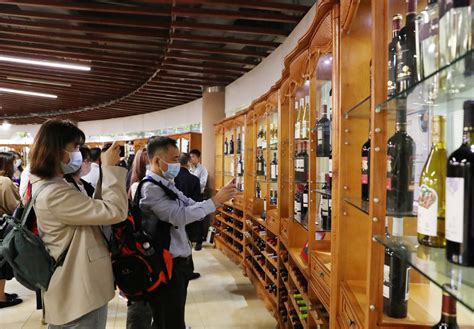 宁夏：海外赤子助推葡萄酒产业发展 - 神州学人网