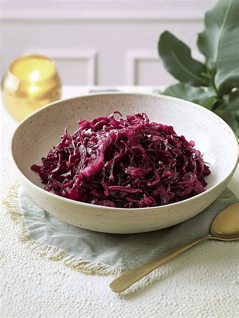 Delicious Braised Red Cabbage with Apples and Cranberries