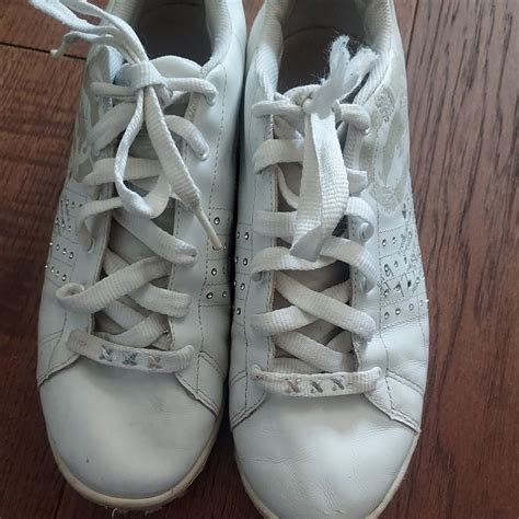 Yekkow Shoes 的图像结果