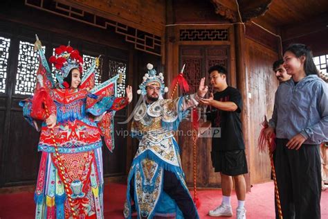江西宜春：外国留学生感受中国传统文化-人民图片网