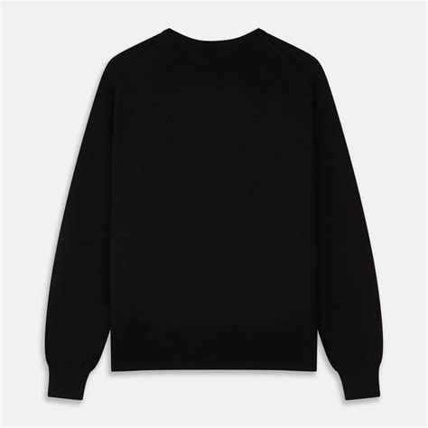 Black Crew Neck Cashmere Jumper | Black sweatshirt outfit, Crew neck ...