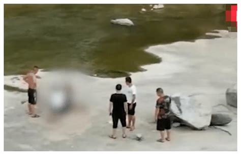 女子带4名孩子河边玩水溺亡 救援队：最小仅6岁(含视频)_手机新浪网