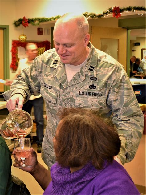 Pennsylvania National Guard represents U.S. military at holiday veteran’s home visit > 111th ...