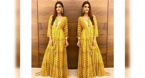 Kriti Sanon keeps it casual with her festive look in the most glam way ...