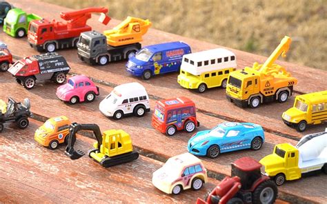 儿童益智玩具车：各种工程车合金汽车，挖掘机吊车卡通小汽车_哔哩哔哩_bilibili