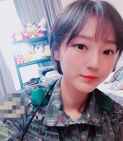韩国最美的女军官，温柔雅致完全不像一位军人|军人|军官|韩国_新浪新闻