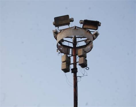 अनदेखी से धूमिल पड़ रही दूधिया चमक - solar lite damage, department not care