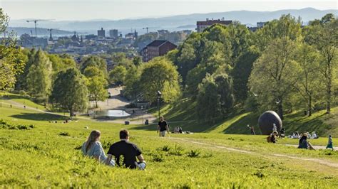 Undersøkelse om bruk av hjemmetjenester - Oslo kommune - Aktuelt Minimalist Background Background Background