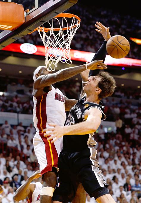 Lebron James Blocks Tiago Splitter Wallpaper