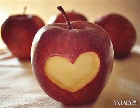 【图】告诉你女生送男生苹果的含义 其中的特殊寓意你懂多少？_女生送男生苹果_伊秀情感网|yxlady.com