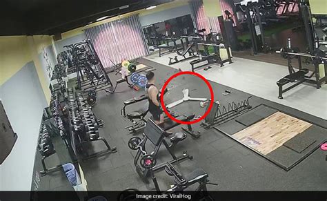 Gym में खड़ा था शख्स, अचानक उसके ऊपर गिरा Ceiling Fan, फिर हुआ कुछ ऐसा ...