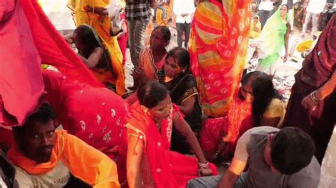नवरात्र में यहां लगता है 'भूतों का मेला', चढ़ाया जाता है मुर्गे का खून ...
