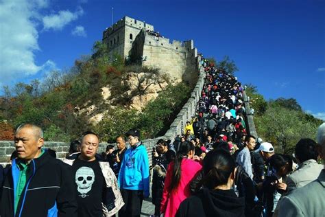北京八达岭长城迎观红叶高峰 游客摩肩接踵(图)-搜狐新闻