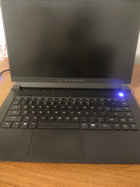 Alienware 15 R2 Not Charging 的图像结果