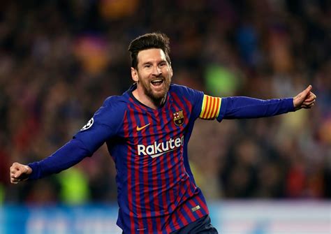 Lionel Messi leads Barcelona past Manchester United, into Champions ...
