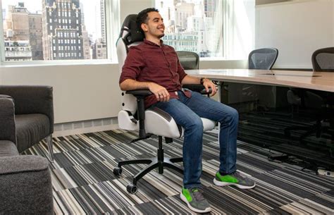 Alienware S5000 Gaming Chair Review 的图像结果