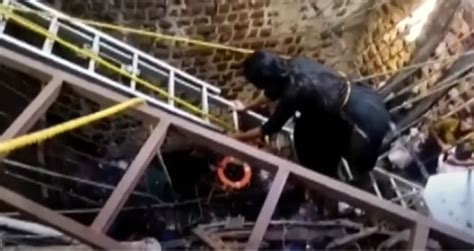 印度一寺庙地板坍塌35人死亡 现场曝光：大量民众跌入12米深井_风闻