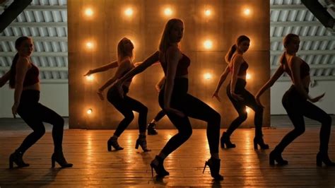 Go-Go Dancing Tutorial 的图像结果