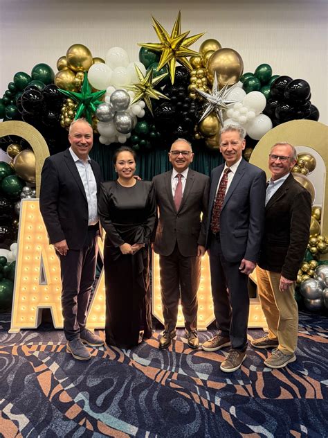 Gina Choe on LinkedIn: #axosbank #happyholidays