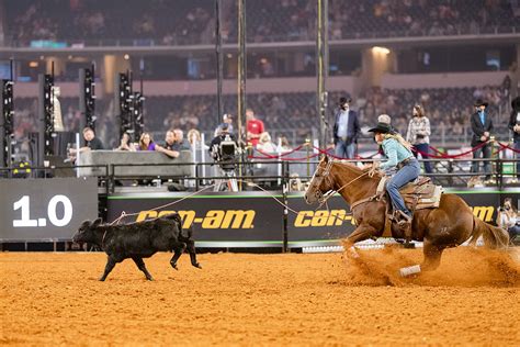 premier women's rodeo for the lover of rodez Background