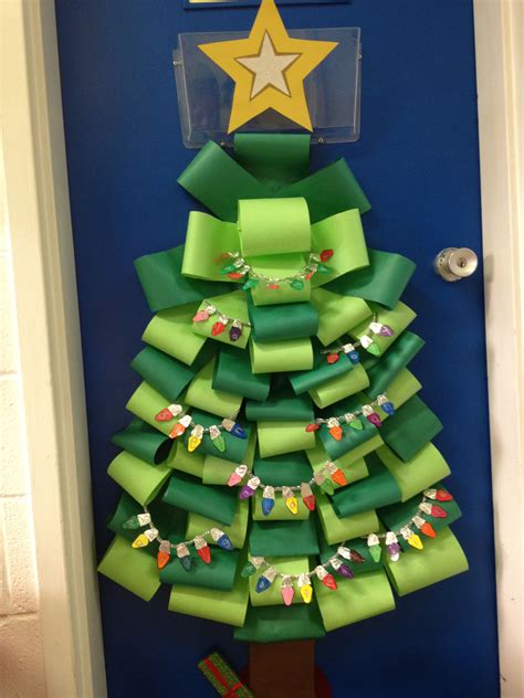 21 Teachers Who Nailed The Holidays | Christmas classroom door ...