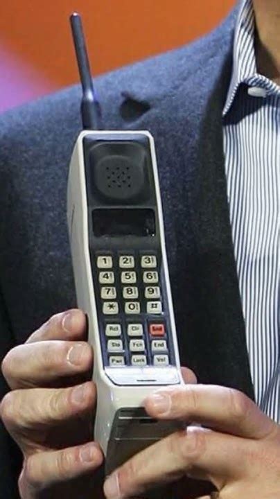 First Generation Cell Phones 的图像结果
