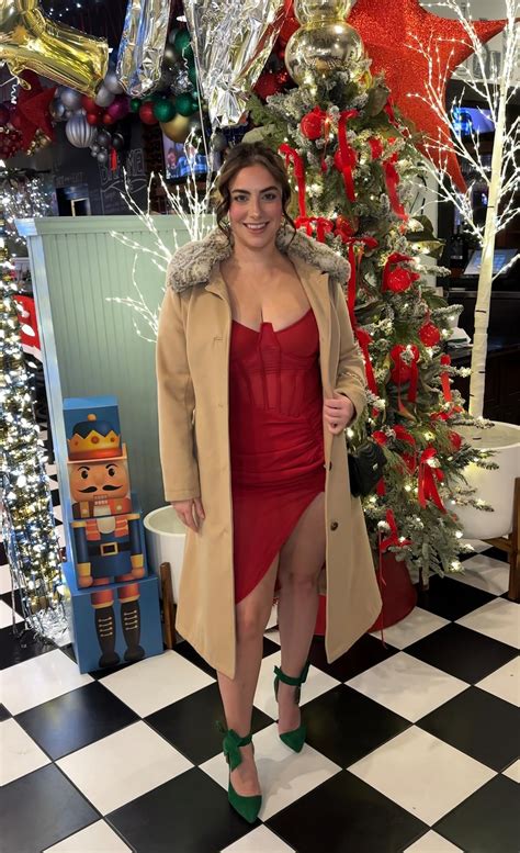 Kelly Monroe Official