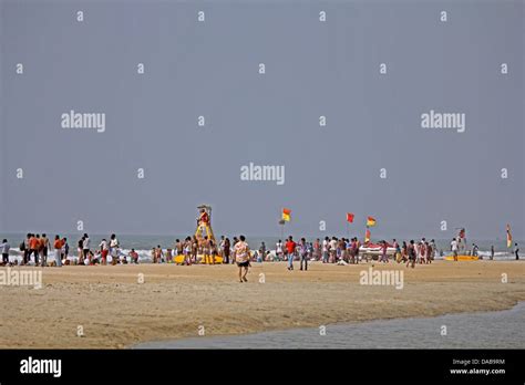 Goa Beach People 的图像结果