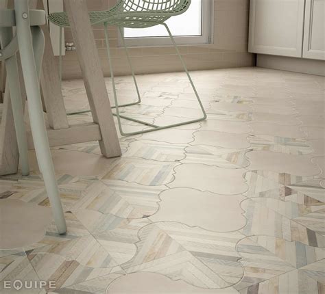 21 Arabesque Tile Ideas for Floor, Wall and Backsplash