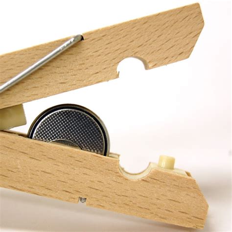 挟んで照らすLEDライト。 CLOTHESPIN CLIP LIGHT クローズピン クリップライト | まとめのインテリア - デザイン雑貨 ...