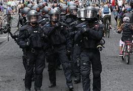 riot police 的图像结果