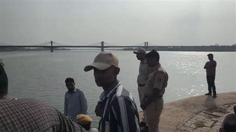 राजस्थान: माही नदी में पलटी 10 लोगों से सवार नाव, संगमेश्वर महादेव ...