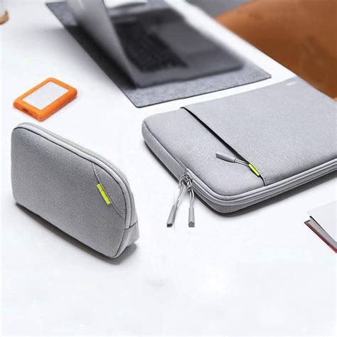 Tomtoc Explorer Sling Bag Medium - Black | Modern Quests