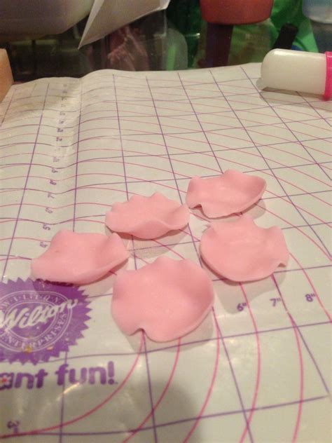 Fondant Rose Instructions 的图像结果