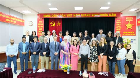 Unveiling diet and food environment challenges for Vietnamese ...