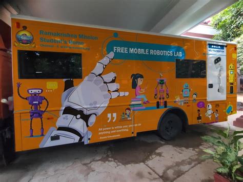 Free Robotic Training in a Mobile Robotics Lab