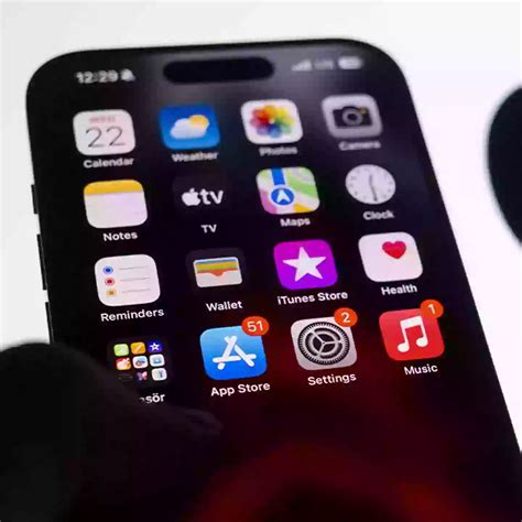 Apple issues urgent warning to users as porn app is made available on ...