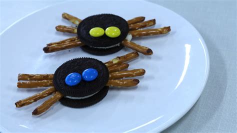 Spider Cookies With Pretzels