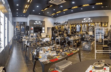 ibiza espanha o que tem loja da Oakley