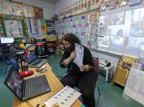 hybrid learning: How teachers are improvising hybrid learning under the ...