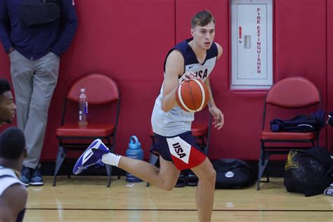Duke freshman Cooper Flagg, projected 2025 No. 1 draft pick, signs shoe ...