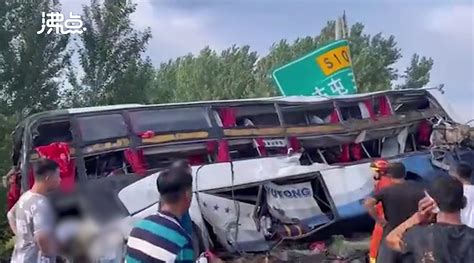 现场！沈阳一货车与客车相撞 已致8人死亡_手机新浪网