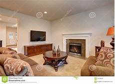 typisch amerikanisches wohnzimmer typical living room in american home with carpet and typisch amerikanisches wohnzimmer typical living room in american home with carpet and