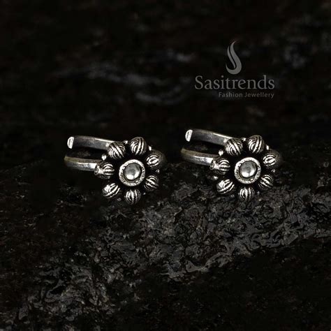 Oxidised Adjustable Round Stone Toe Rings Petal-Inspired - Sasitrends